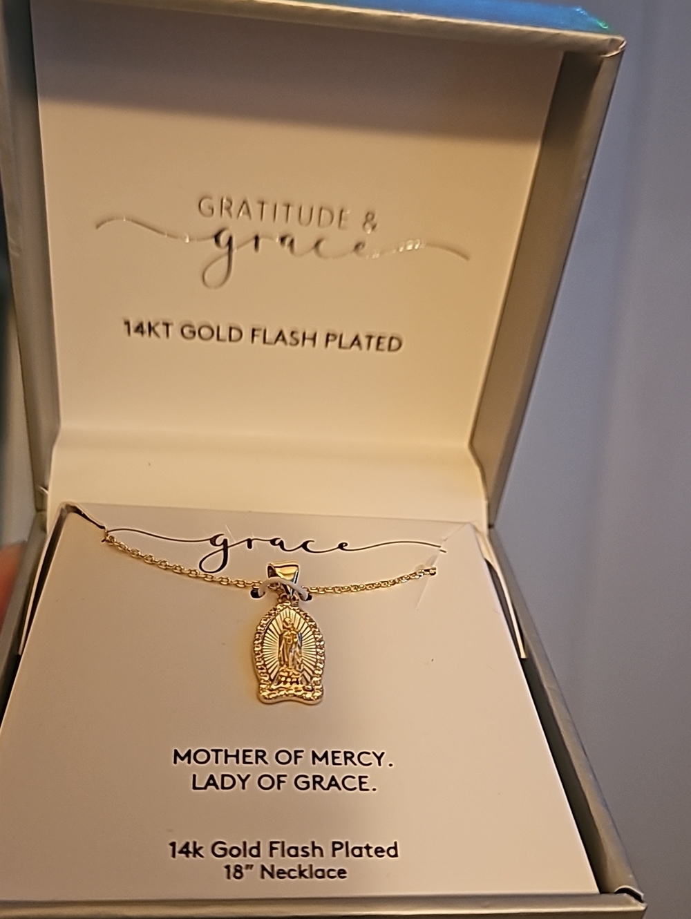 14K Gold Virgin Mary Pendant Necklace - Gold - Picture 4 of 7